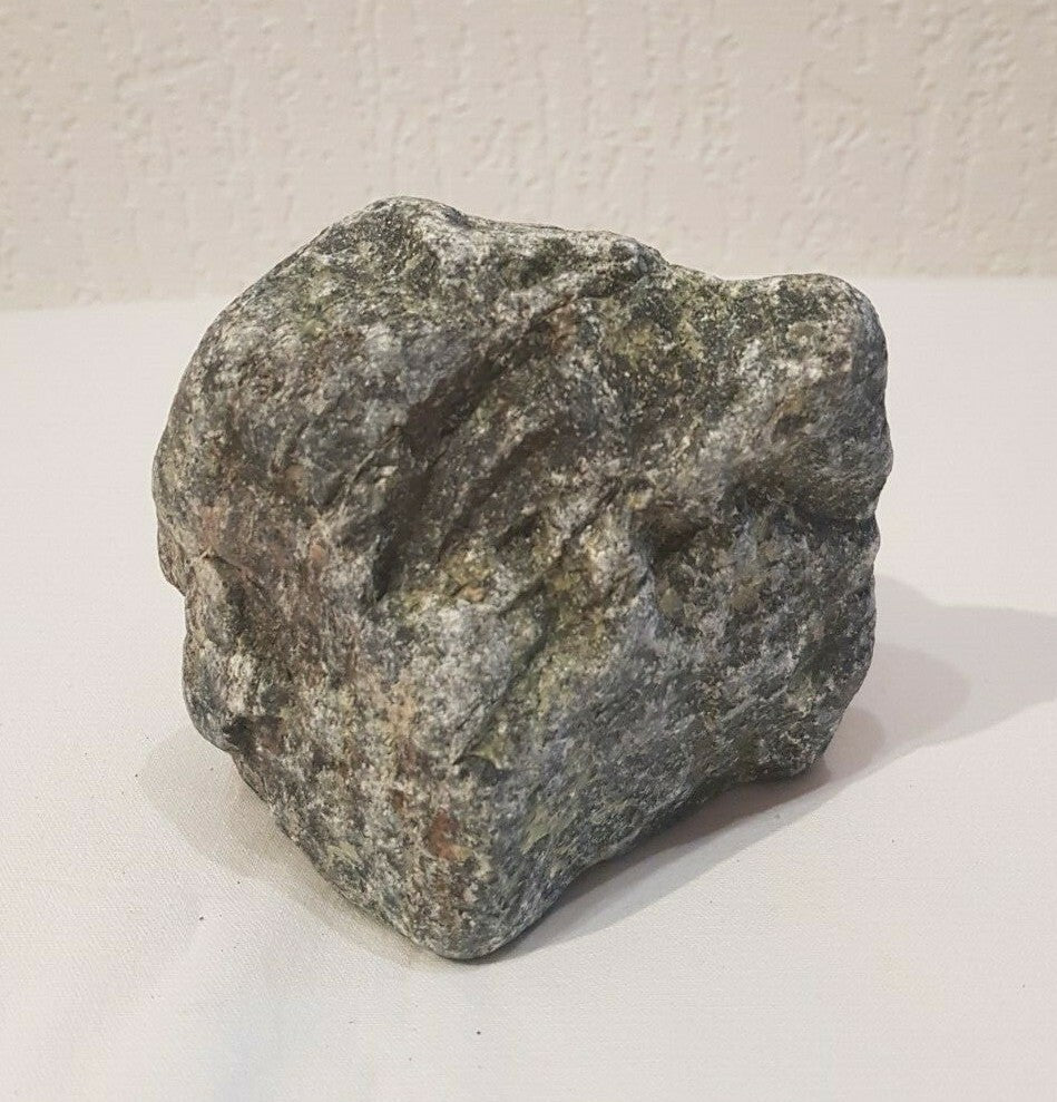 Grüner Afrika-Serpentin Stein 10x8x10cm für Welse, Fische und Aquarien, ca. 1070g, natürliche Dekoration für Aquarien.