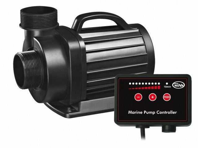 Aqua Nova Marine Pumpe mit Regler, 15000l/h, 105W für Süß- und Meerwasseraquarien, zeigt die Pumpe mit Regler in Betrieb