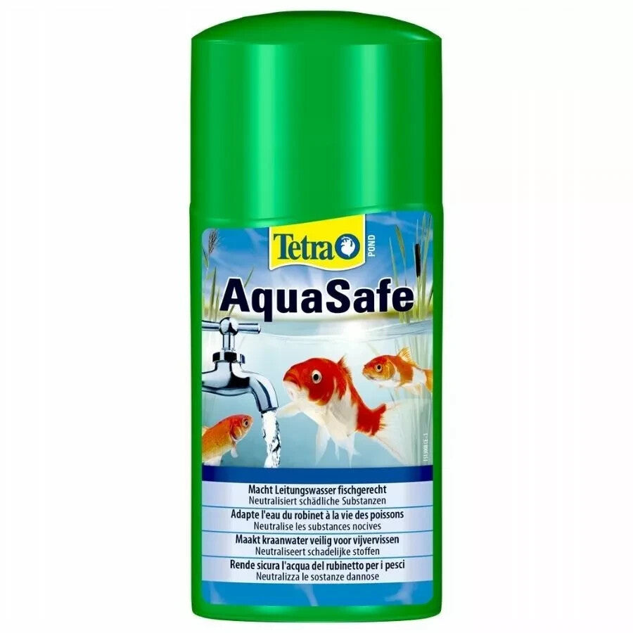 Tetra Pond Aqua Safe 250ml, flüssiges Wasseraufbereitermittel für Gartenteiche und Fischwasser, zeigt die Flasche und Teichumgebung