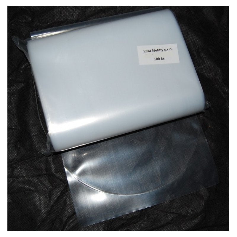 Zehn transparente Transportbeutel 140x250x0,05mm für Fisch und Schnecken im Aquarium, liegend auf weißem Hintergrund