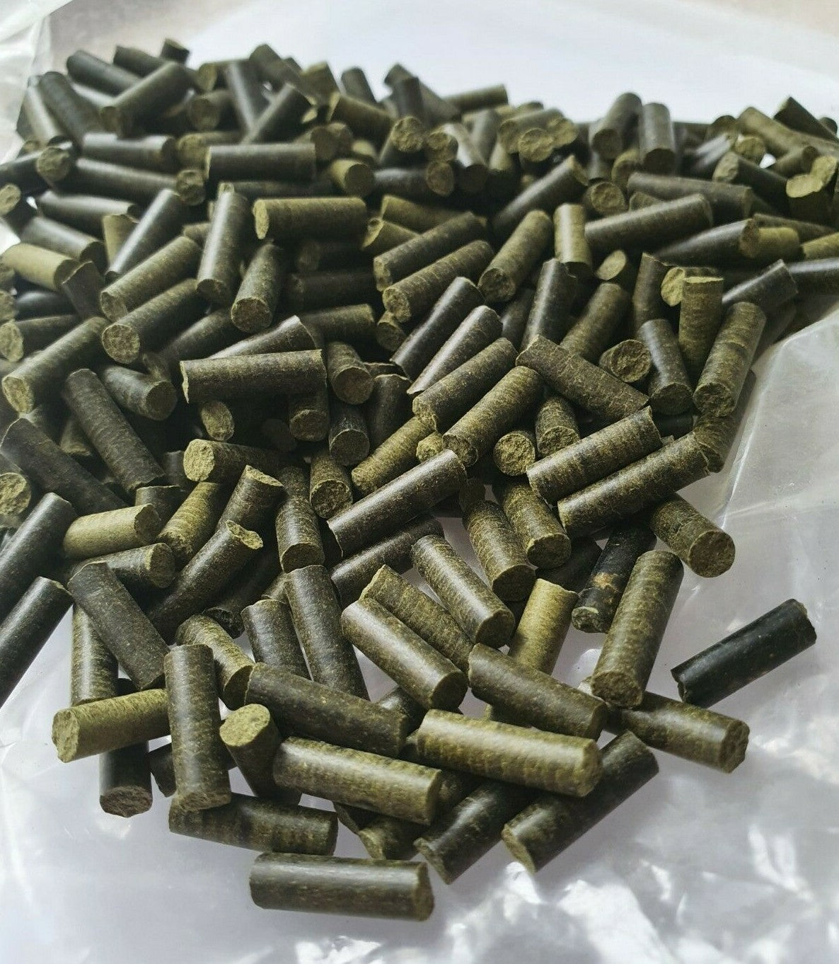 Spinat Futter Sticks 100g von catappa-leaves mit Garnelen- und Krebse-Aquariumfutter in einer Packung