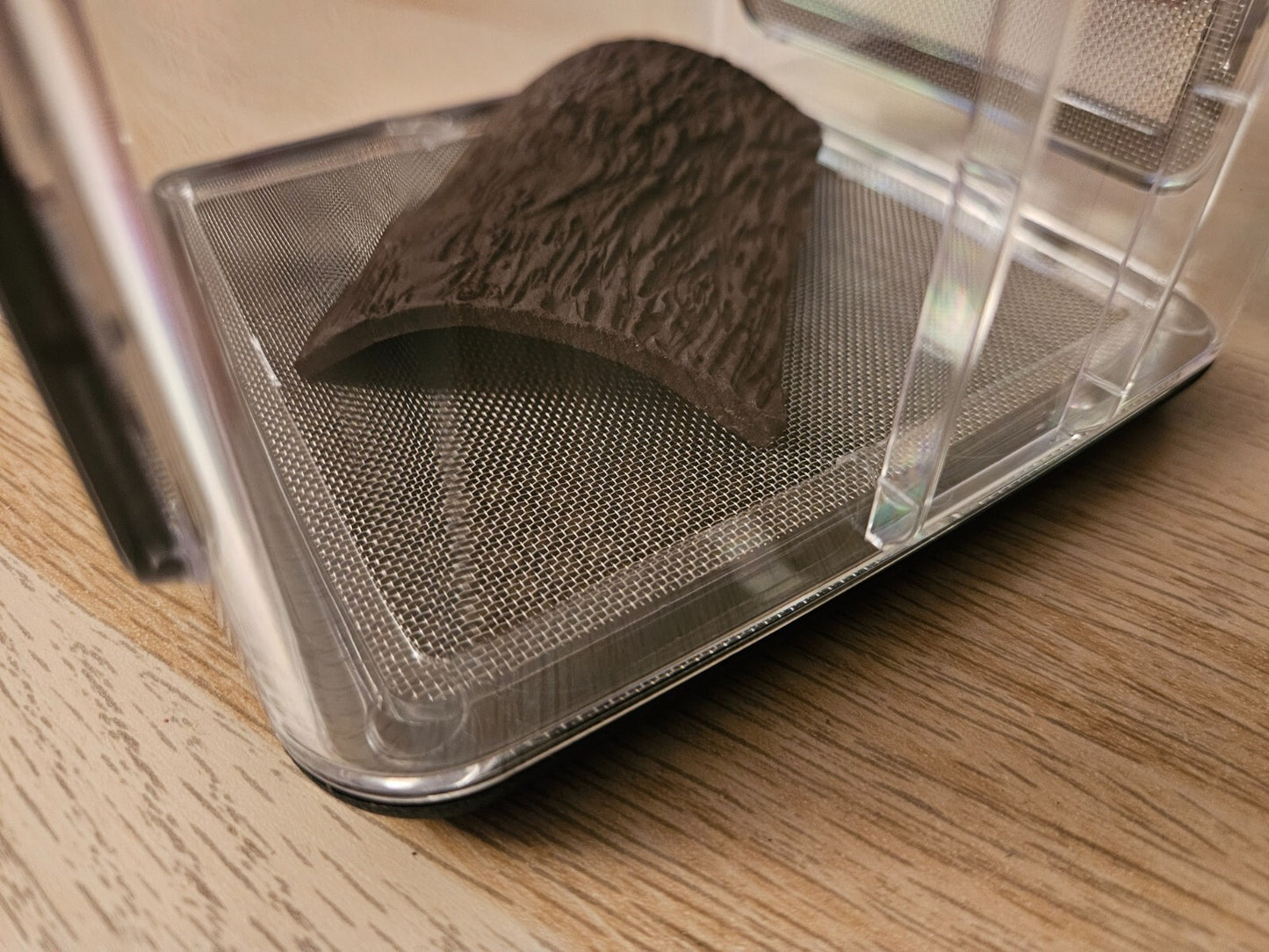 Drei braune Fischdeckel Unterschlupf in Rindenoptik, 6x9cm, für Welse, Aquarienhöhle, natürliche Wurzelnachbildung