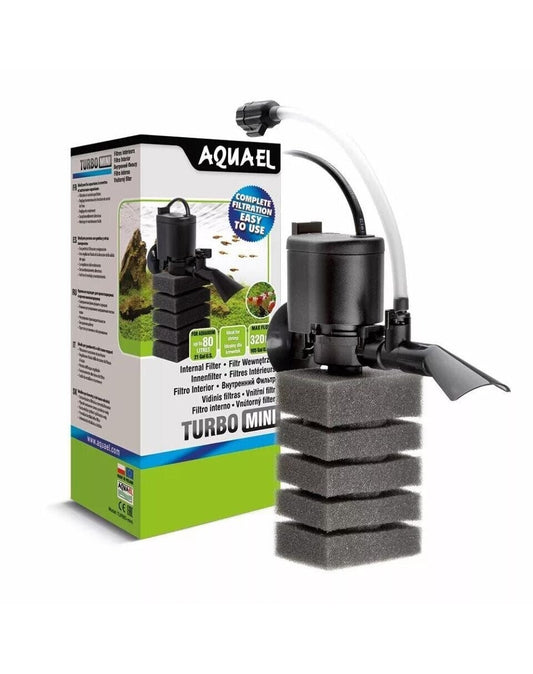 Aquael Turbo MINI Innenfilter für Nano- und Garnelenaquarien bis 80L, kompakter Aquariumfilter in Betrieb, mit Wasserfluss.