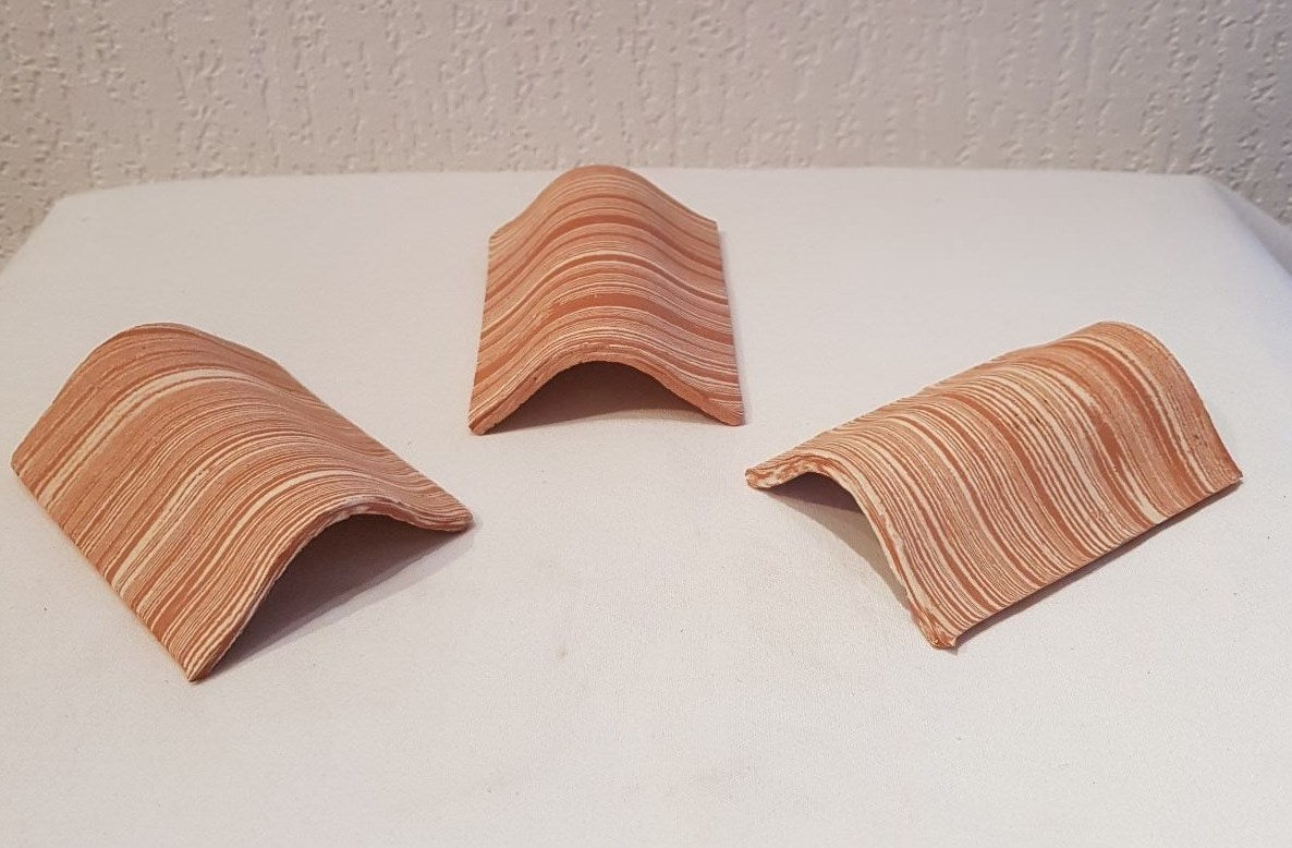 Drei rote und weiße Fischdeckel Unterschlupf für Welshöhle, 7x10cm, für Jungfische und Welse, natürliche Aquariendekoration